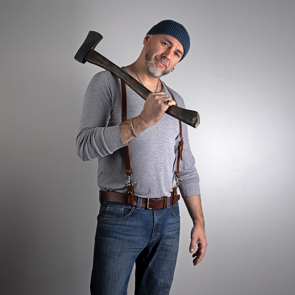 Лісоруб в шкіряних підтяжках